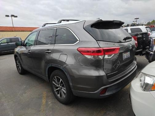 Predawn Gray Mica 2019 Toyota Highlander XLE