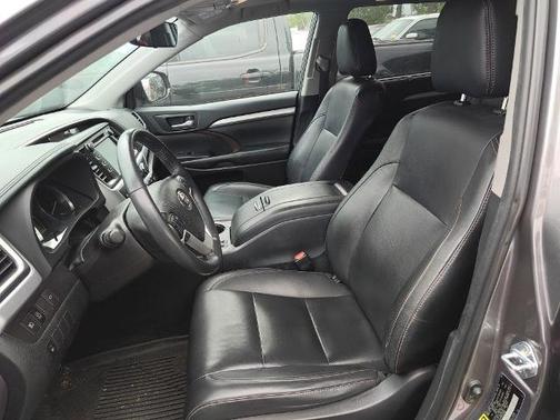 Predawn Gray Mica 2019 Toyota Highlander XLE