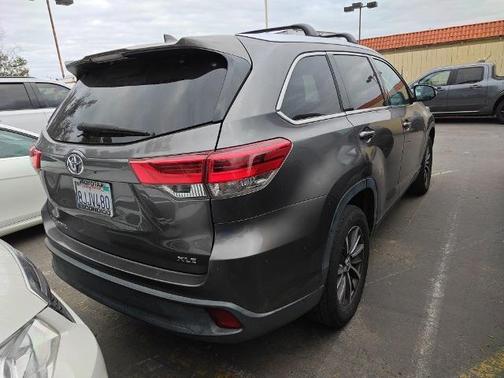 Predawn Gray Mica 2019 Toyota Highlander XLE