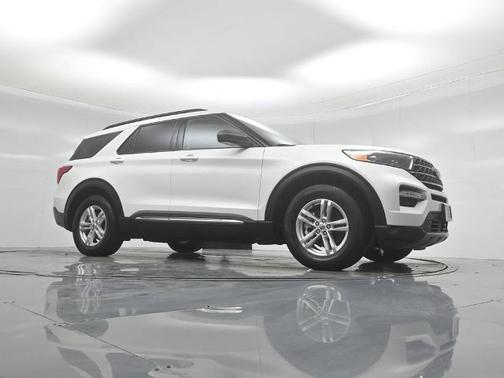 STAR WHITE MET TRI-COAT 2023 Ford Explorer XLT