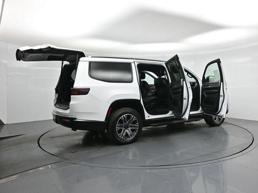 2024 Jeep Wagoneer Series II 4x2