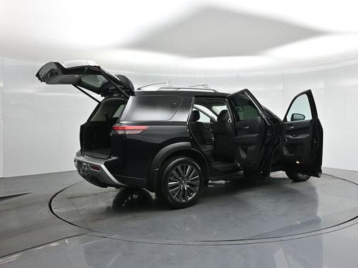 2022 Nissan Pathfinder SL 2WD