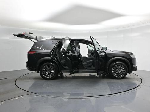 2022 Nissan Pathfinder SL 2WD