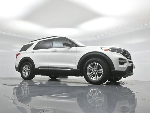 STAR WHITE MET TRI-COAT 2023 Ford Explorer XLT