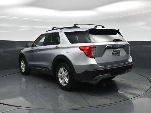 ICONIC SILVER METALLIC 2022 Ford Explorer XLT