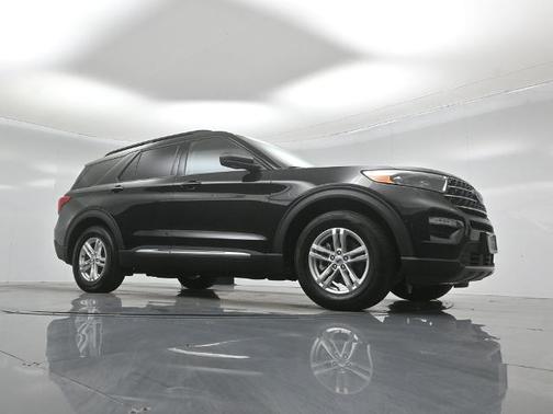 AGATE BLACK METALLIC 2023 Ford Explorer XLT