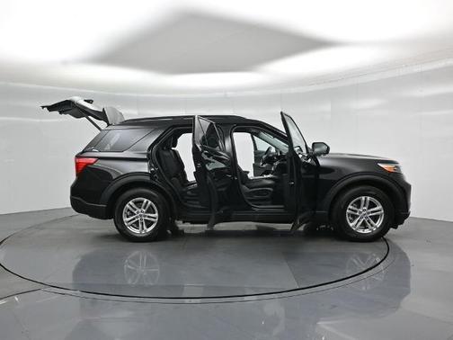 AGATE BLACK METALLIC 2023 Ford Explorer XLT