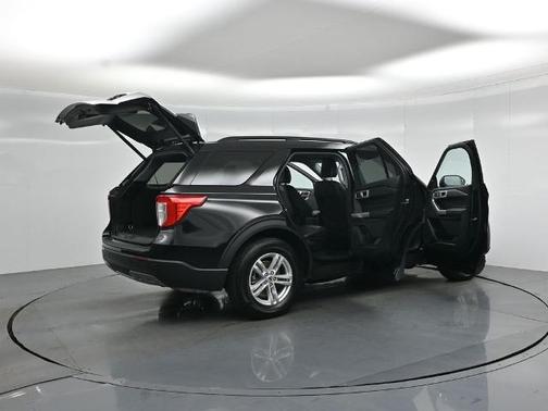 AGATE BLACK METALLIC 2023 Ford Explorer XLT
