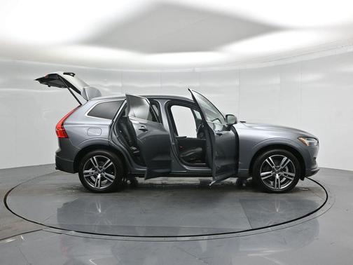 2020 Volvo XC60 T5 Momentum
