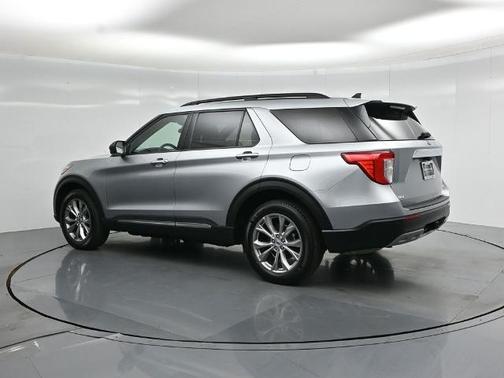 ICONIC SILVER METALLIC 2023 Ford Explorer XLT