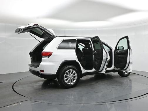 Bright White Clearcoat 2021 Jeep Grand Cherokee LAREDO