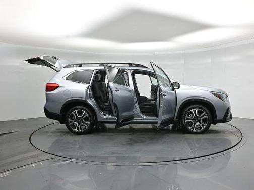 Ice Silver Metallic 2023 Subaru Ascent LIMITED 8-PASSENGER