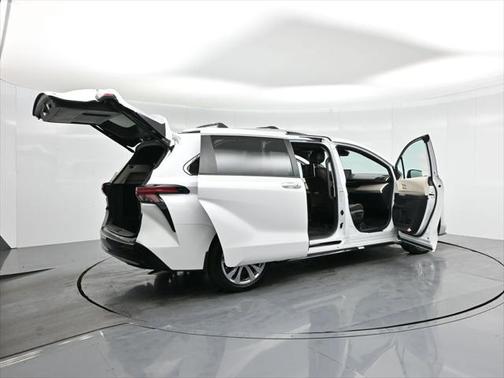 2024 Toyota Sienna Platinum 7 Passenger