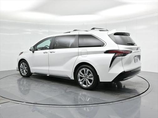 2024 Toyota Sienna Platinum 7 Passenger