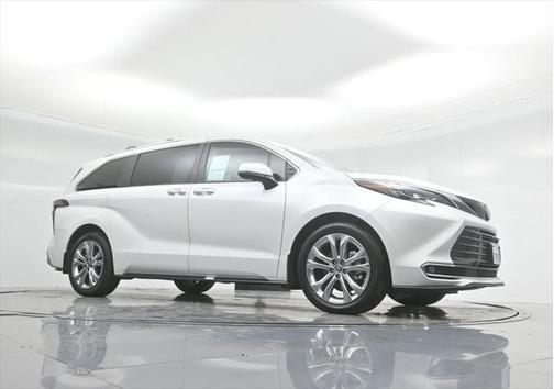2024 Toyota Sienna Platinum 7 Passenger