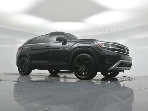Deep Black Pearl Effect 2023 Volkswagen Atlas Cross Sport 3.6 V6 SE W/ TECHNOLOGY