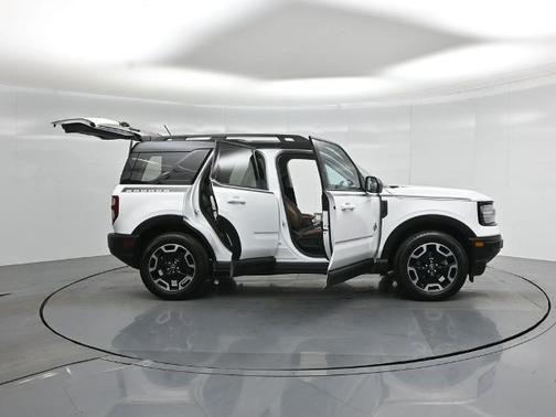 OXFORD WHITE 2024 Ford Bronco Sport OUTER BANKS