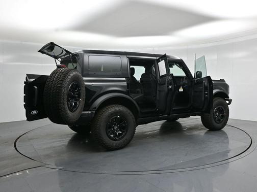 Shadow Black 2026 Ford Bronco Badlands