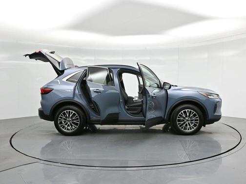 2025 Ford Escape PHEV SE