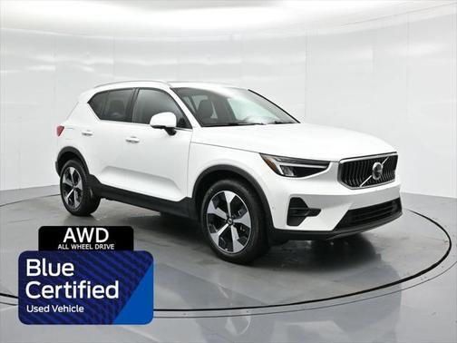 2025 Volvo XC40 B5 Plus Bright Theme