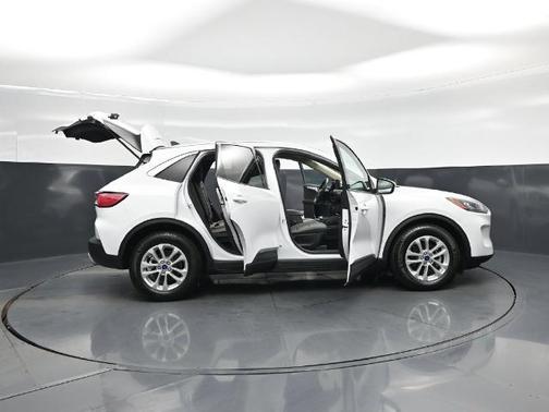 OXFORD WHITE 2020 Ford Escape SE