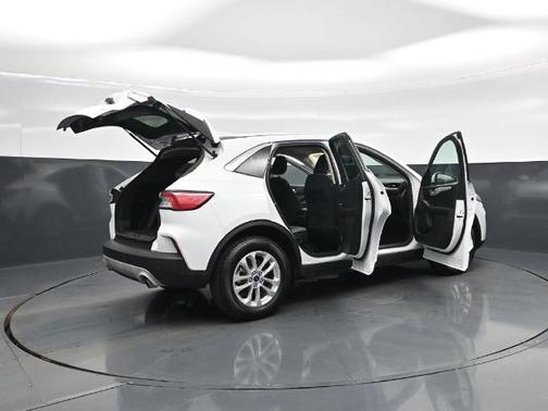 OXFORD WHITE 2020 Ford Escape SE