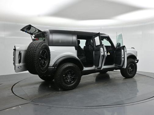 Avalanche 2026 Ford Bronco Badlands