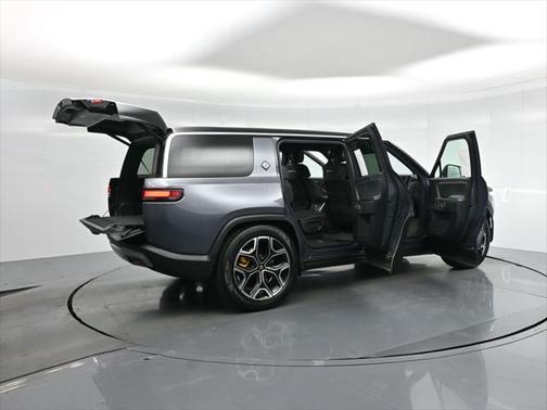2023 Rivian R1S Adventure