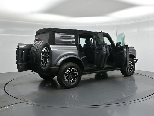 Carbonized Gray Metallic 2021 Ford Bronco Outer Banks