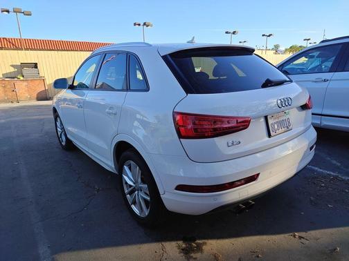 Cortina White 2018 Audi Q3 2.0T PREMIUM