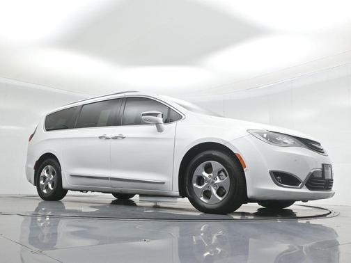 2018 Chrysler Pacifica Hybrid Limited