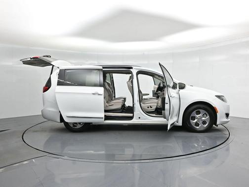 2018 Chrysler Pacifica Hybrid Limited