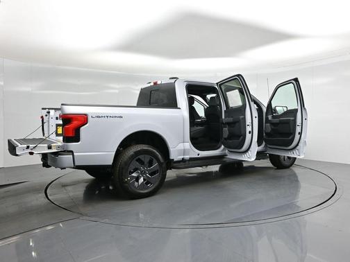 2025 Ford F-150 Lightning LARIAT