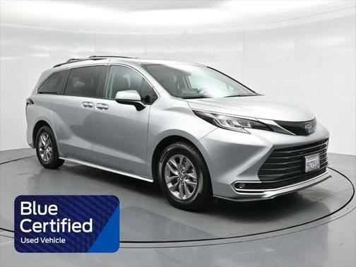 2022 Toyota Sienna XLE 8 Passenger