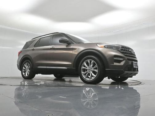 STONE GRAY METALLIC 2021 Ford Explorer XLT