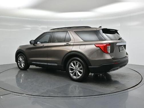 STONE GRAY METALLIC 2021 Ford Explorer XLT