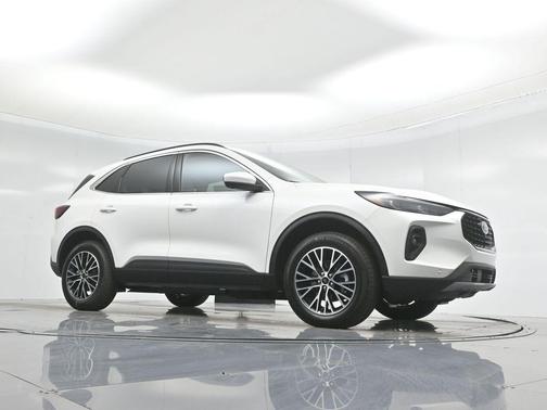 2025 Ford Escape PHEV SE