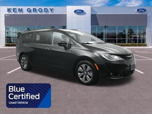 Bright White Clearcoat 2018 Chrysler Pacifica LIMITED