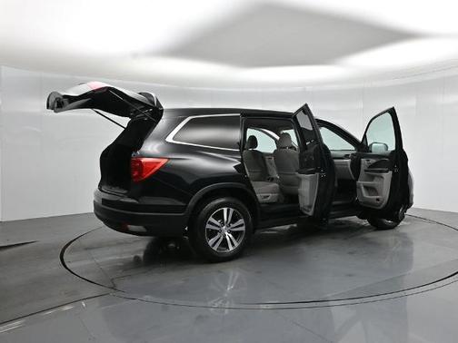 Crystal Black Pearl 2017 Honda Pilot EX