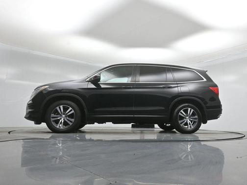 Crystal Black Pearl 2017 Honda Pilot EX