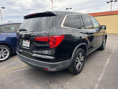 Crystal Black Pearl 2017 Honda Pilot EX