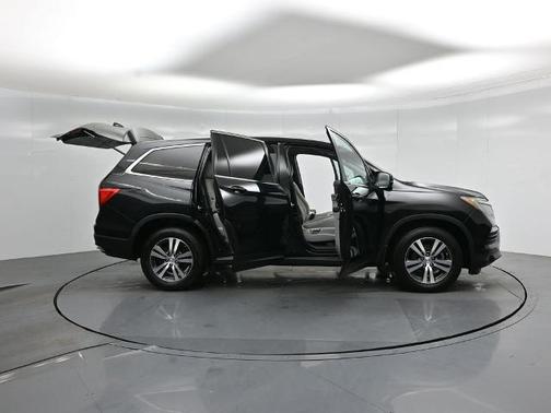 Crystal Black Pearl 2017 Honda Pilot EX