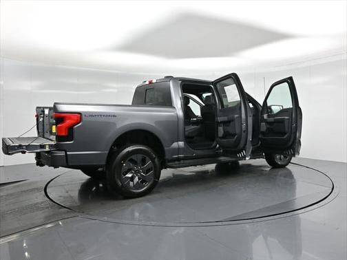 2025 Ford F-150 Lightning LARIAT