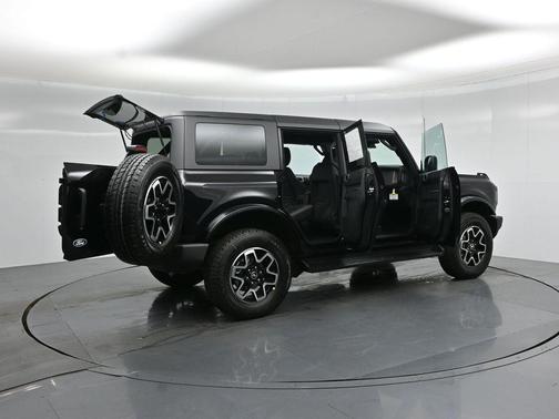 Shadow Black 2026 Ford Bronco Outer Banks