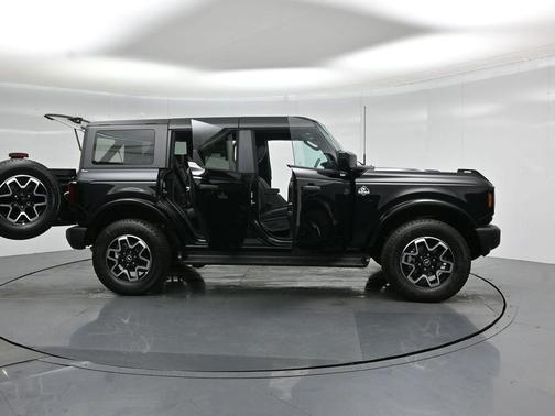 Shadow Black 2026 Ford Bronco Outer Banks