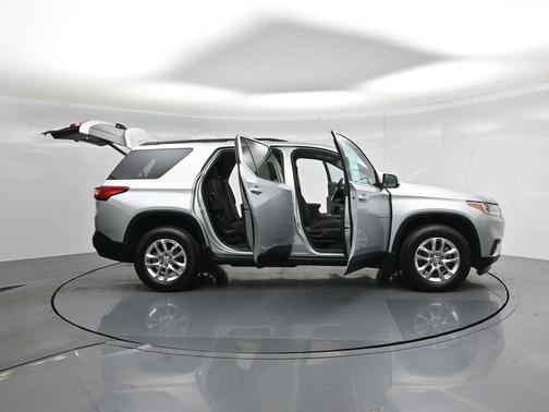 2021 Chevrolet Traverse LT Cloth