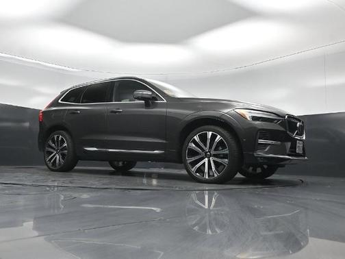 Platinum Gray Metallic 2023 Volvo XC60 B5 ULTIMATE BRIGHT THEME