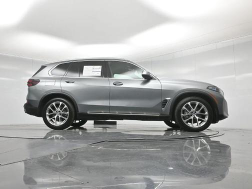 Gray Metallic 2024 BMW X5 XDRIVE40I