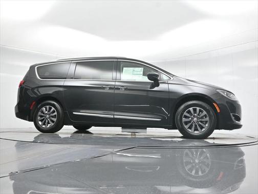 2020 Chrysler Pacifica Touring-L Plus