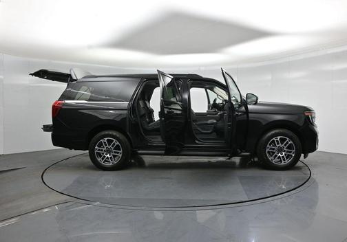 AGATE BLACK METALLIC 2025 Ford Expedition ACTIVE